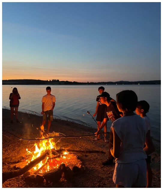  Soirée brasucade au camping Parc du Charouzech au bord du lac de Pareloup